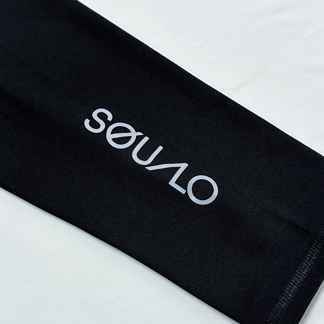 Playera Rashguard Manga Larga Con Gorro Corte Amplio Flox I Negro