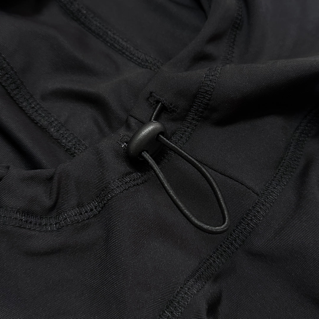 PLAYERA RASHGUARD MANGA LARGA CON GORRO CORTE AMPLIO LEAFSTON NEGRO