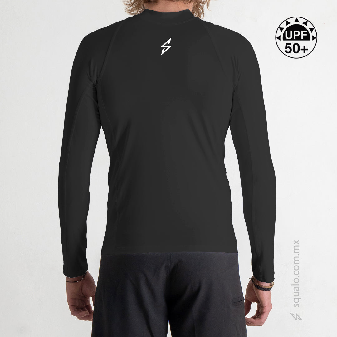 PLAYERA RASHGUARD CORTE AJUSTADO LOGOBASIC NEGRO