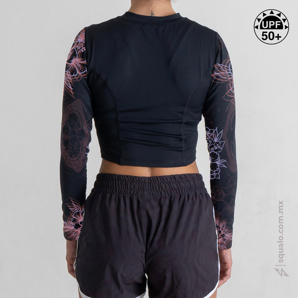 PLAYERA RASHGUARD OMBLIGUERA FLOWA NEGRO